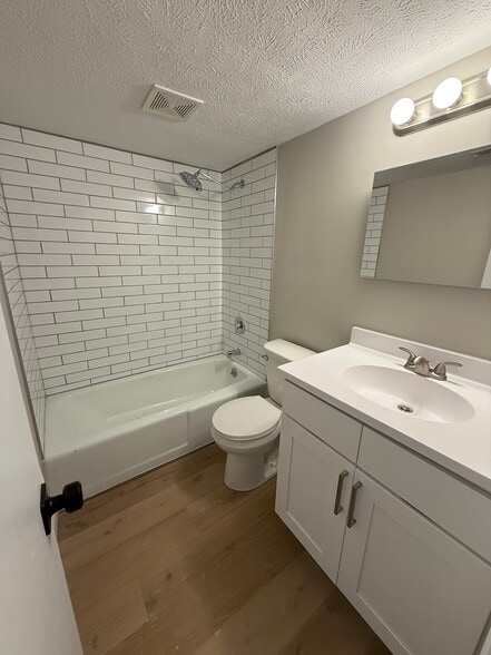 Building Photo - 4945 S 99th St