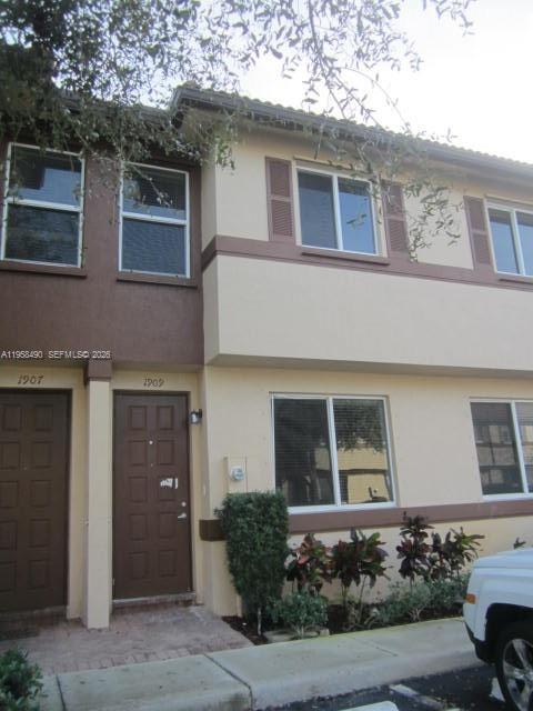 Building Photo - 1909 Hibiscus Ln