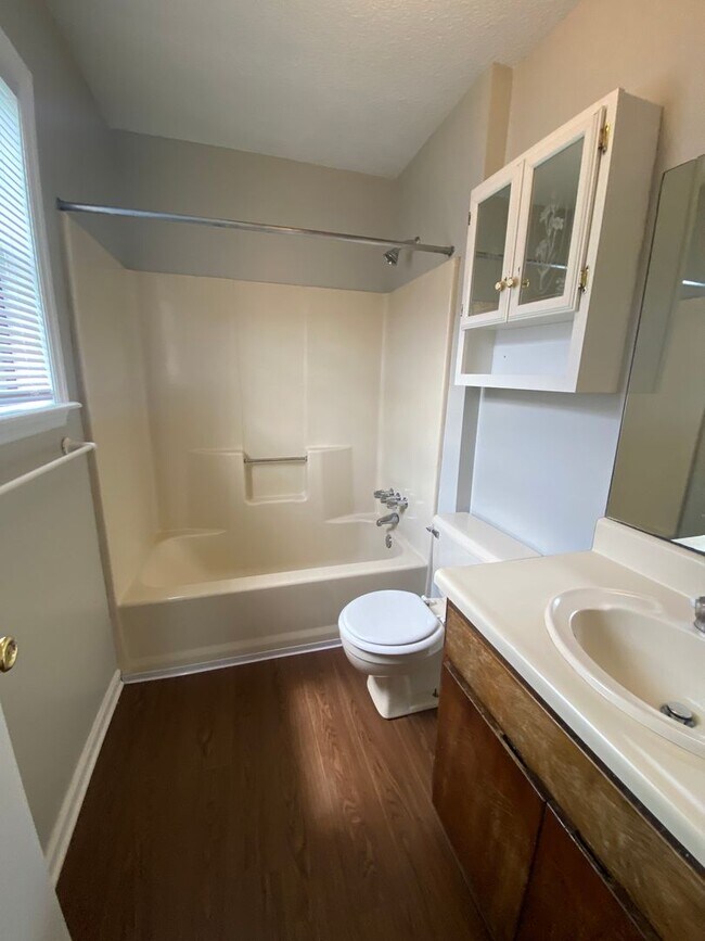 Building Photo - 6107 Vinnie Dr