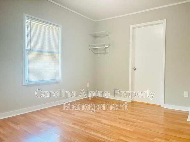 Building Photo - 1106 W Davidson Ave