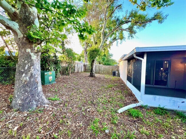 Building Photo - 8931 Ledgestone Ln