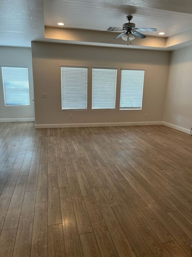 Building Photo - Spacious 3 Bedroom Home in Little Valley