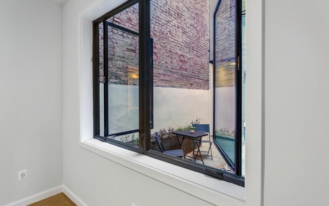 Building Photo - 2248 Ontario Rd NW