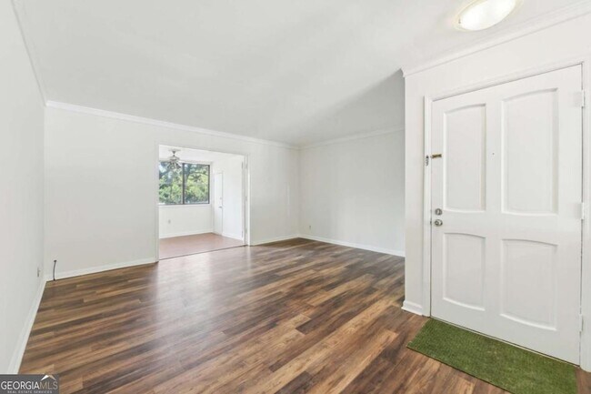 Building Photo - 72 Montre Square NW