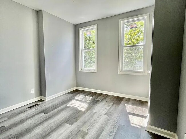 Building Photo - 2102 S Simpson St