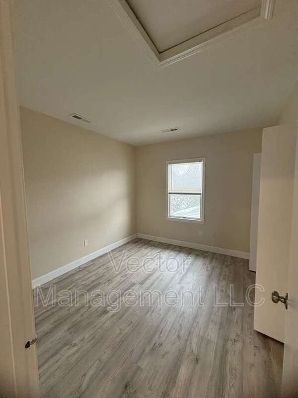 Building Photo - 2842 Dixwell Ave