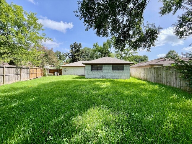 Building Photo - 5375 Little John Ln