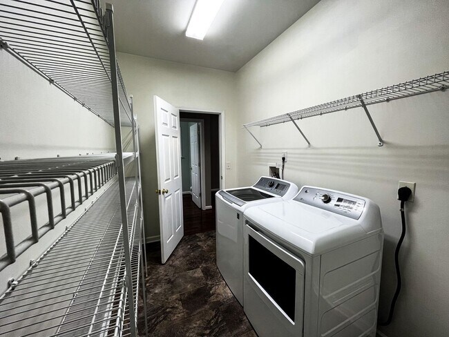 Building Photo - Gorgeous 4 Bedroom, 2 1/2 Bathroom Home in...