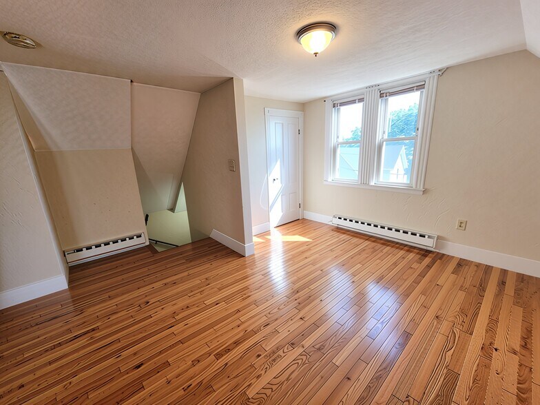 Primary Photo - 10 Harvard St