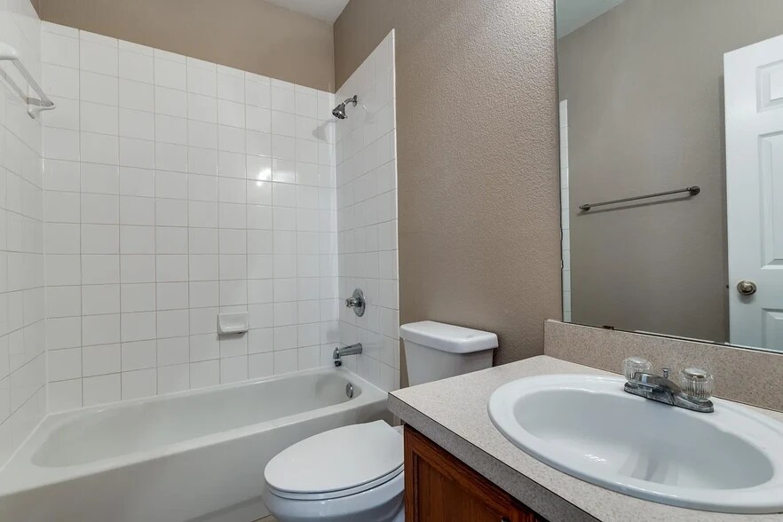 Building Photo - 5915 Lovingham Ct