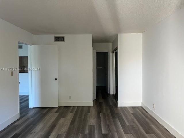 Building Photo - 120 Lakeview Dr