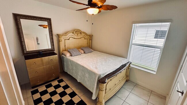 Building Photo - 3869 SE Lee St