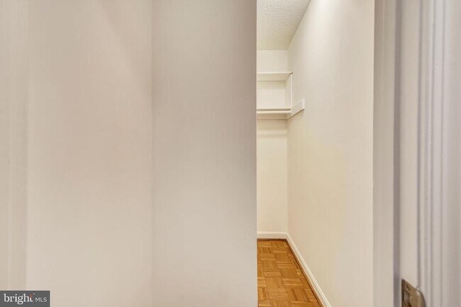 Building Photo - 1101 S Arlington Ridge Rd