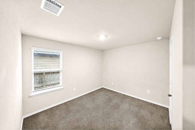 Building Photo - Charming 3-Bed 2 Bath Oasis with Amazing Amenities