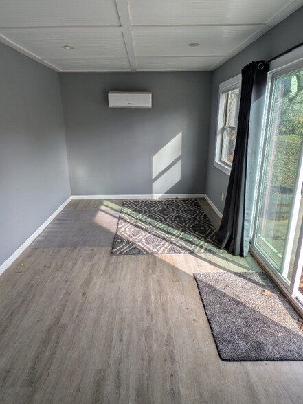 Building Photo - 5845 Shadewater Dr