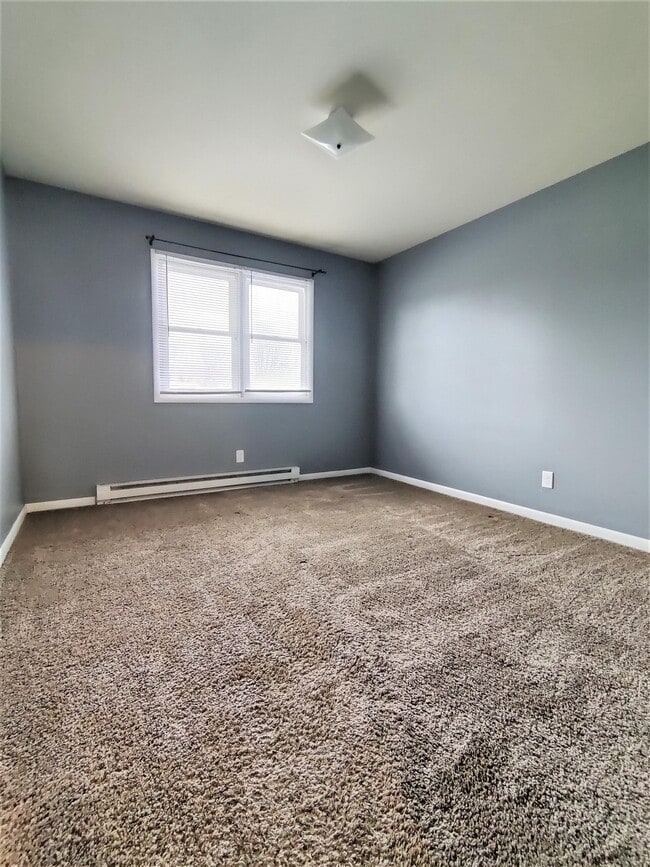 Building Photo - 435 E Ann St