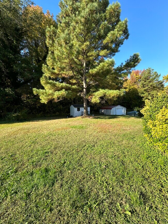 Building Photo - 2141 Bromby St