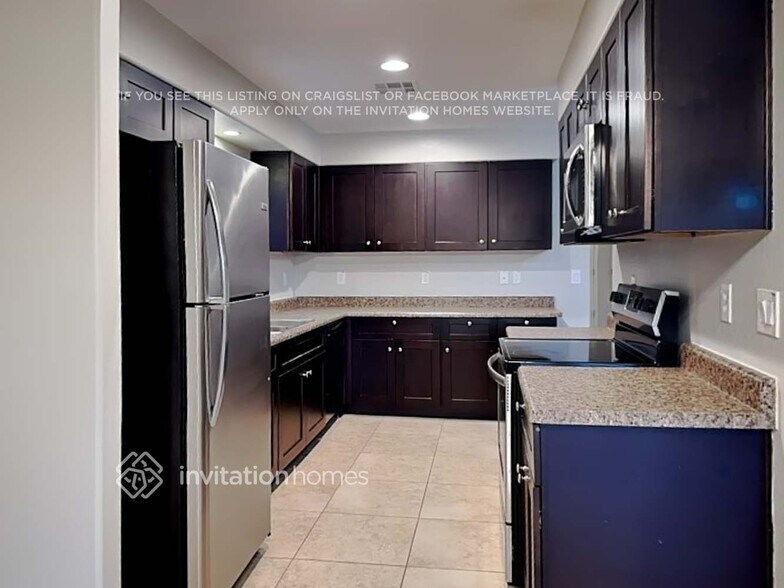 Building Photo - 8122 S 2nd Dr