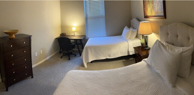 Building Photo - 460 Seven Farms Drive