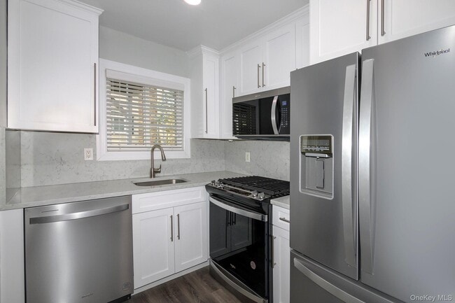 Building Photo - 5 Dark Hollow Rd