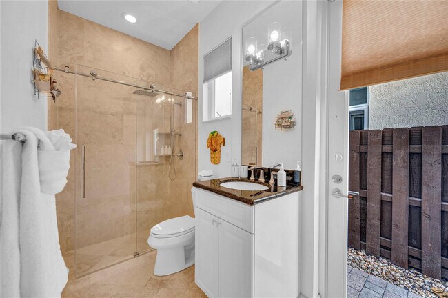 Building Photo - 3315 NE 17th St