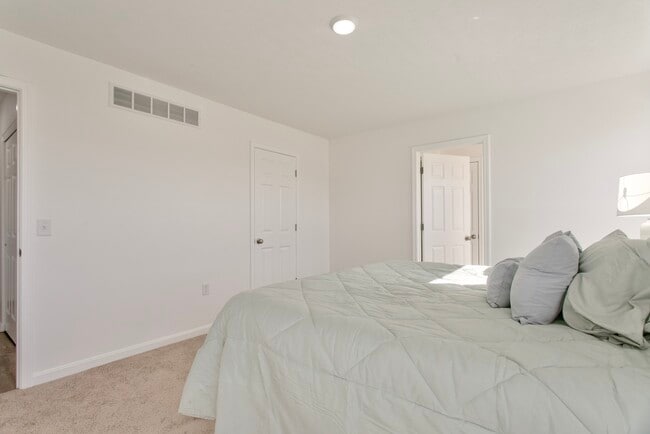 Building Photo - 159 Zachary Dr