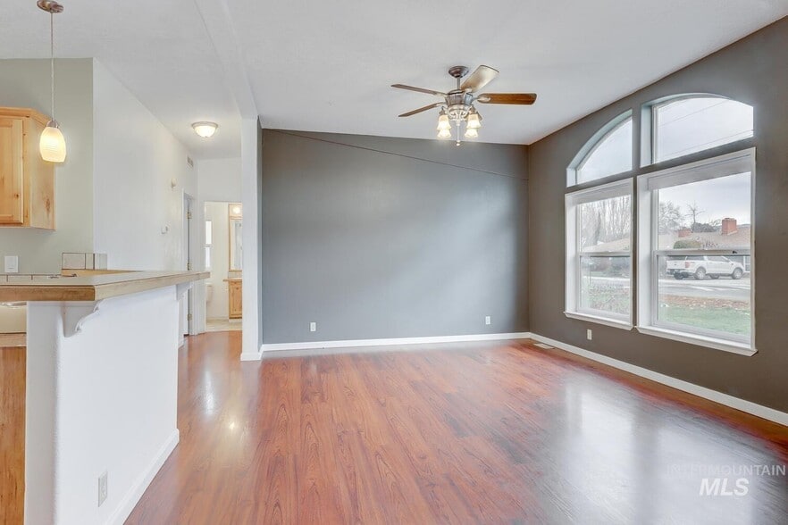 Building Photo - 2107 S Phillippi St