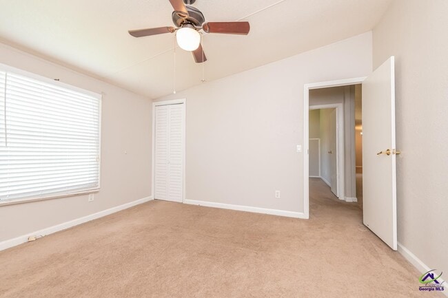 Building Photo - 137 Shamrock Cir