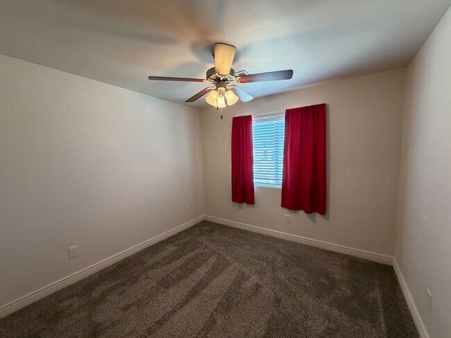 Building Photo - NICE 3 BED BATH WITH SOLAR!