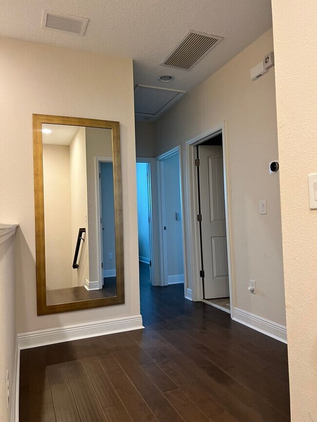 Building Photo - 115 N Arrawana Ave