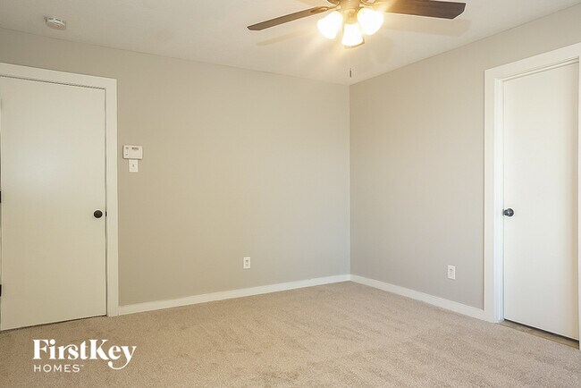 Building Photo - 7311 Village Lake Dr