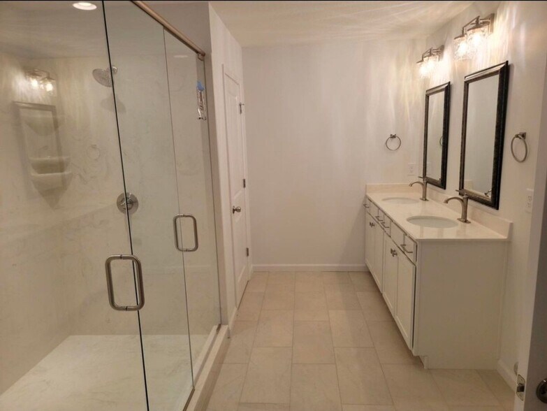 Building Photo - 7703 Mossy Lndg Ln