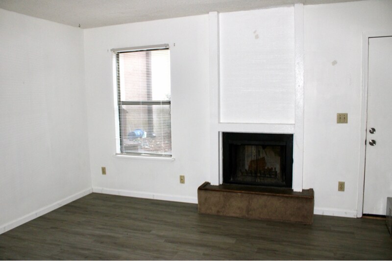 Building Photo - 3747 Donovan Dr