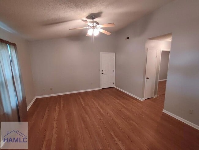 Building Photo - 633 Trevor St
