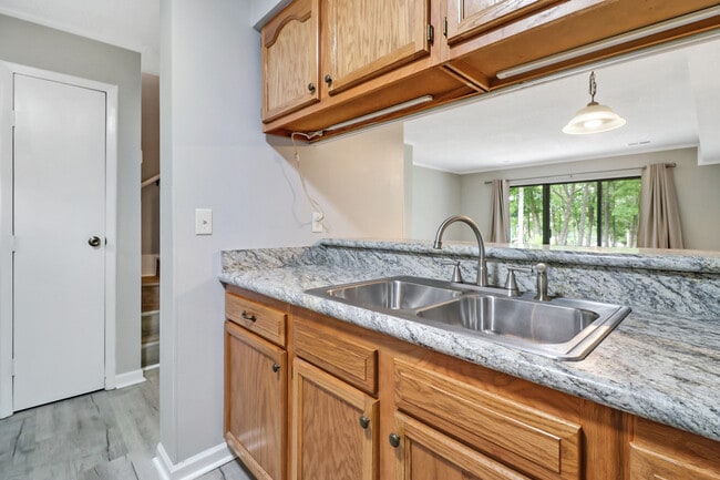 Building Photo - 40 Wilshire Heights Dr