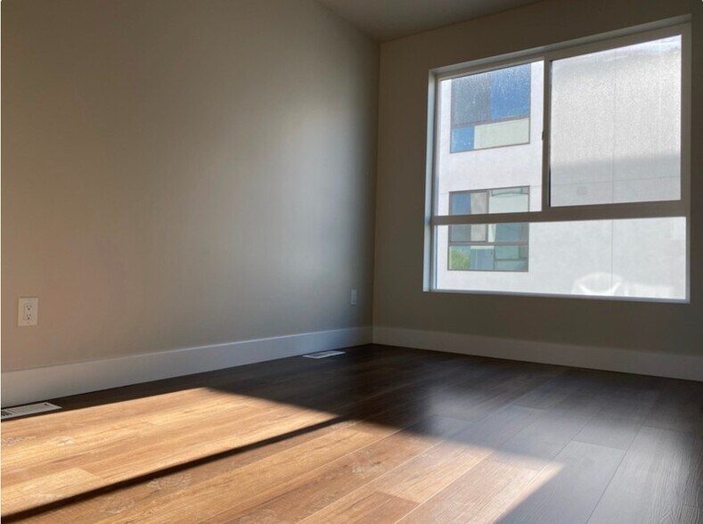 Building Photo - 433 E 2100 S