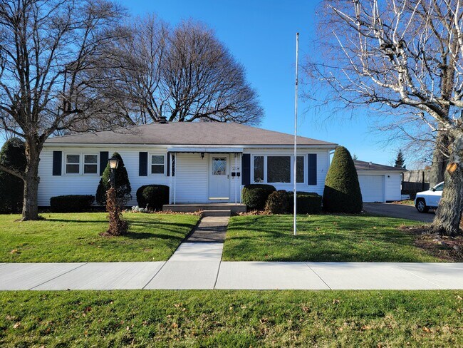 SFH, 3 BD, 1.5 Bath, Millcreek - 2504 Crescent Dr