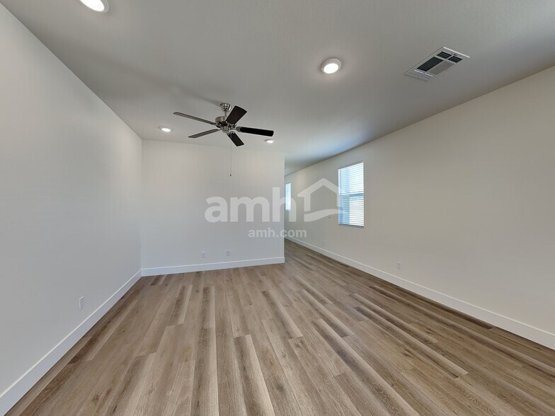 Building Photo - 518 Silverbell Fls Pl
