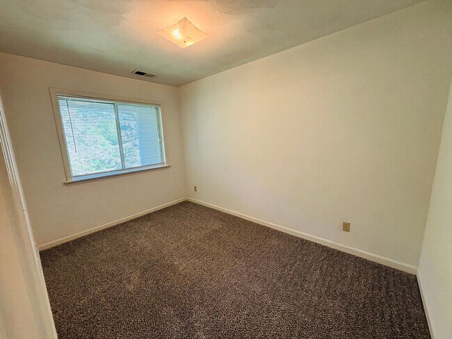 Building Photo - 401 Berryfield Ln