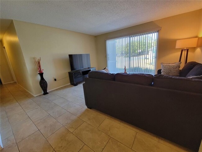 Building Photo - 3705 SW 27th St