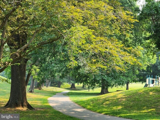 Building Photo - 23 Dufief Ct