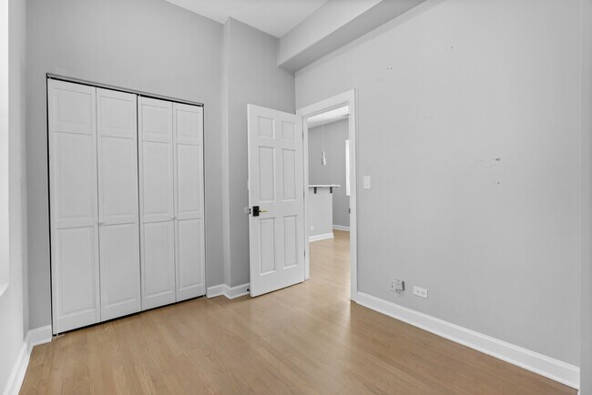 Building Photo - 948 N Washtenaw Ave