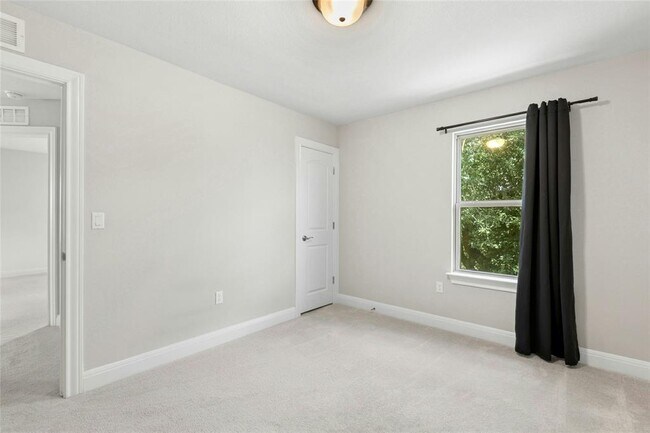 Building Photo - 9800 Betulla Dr