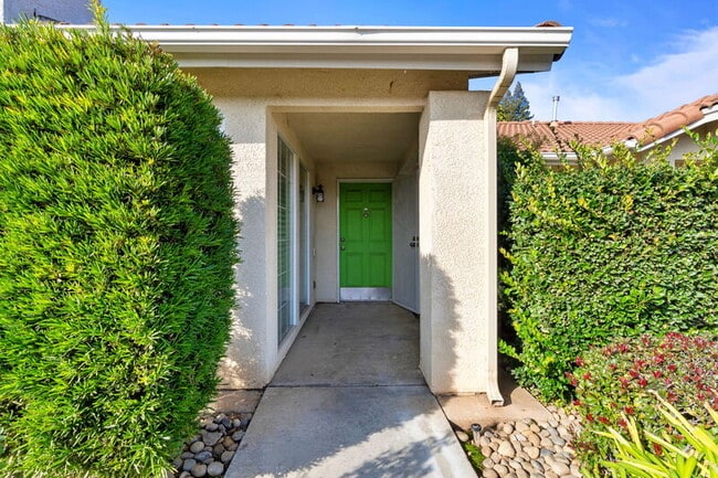 Building Photo - 8884 N Del Mar Ave