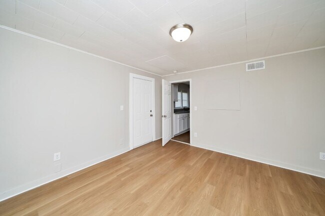 Building Photo - 1626 12th Ave N