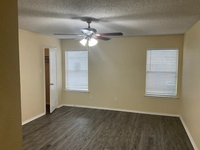 Building Photo - 6312 Fern Meadow Dr