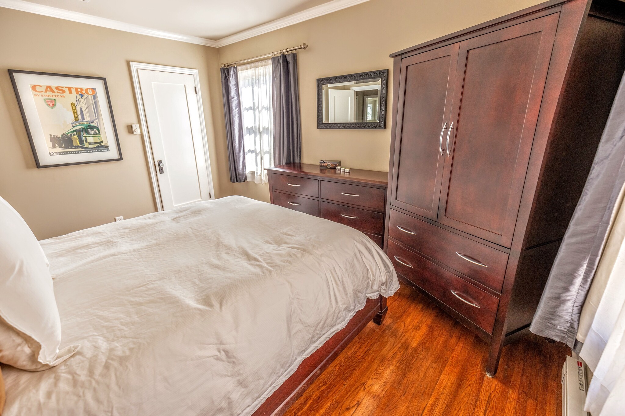 Main bedroom. - 1327 S Sycamore Ave
