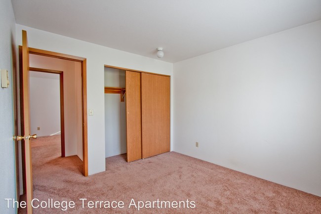 Building Photo - 4004-4004 W Fort George Wright Dr