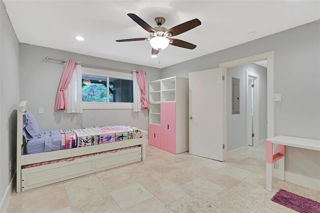 Building Photo - 3801 Laurel Ledge Ln