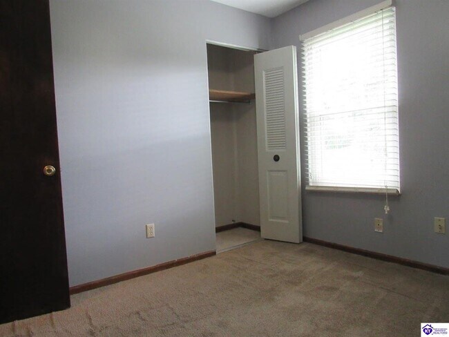 Building Photo - 696 Cottonwood Dr